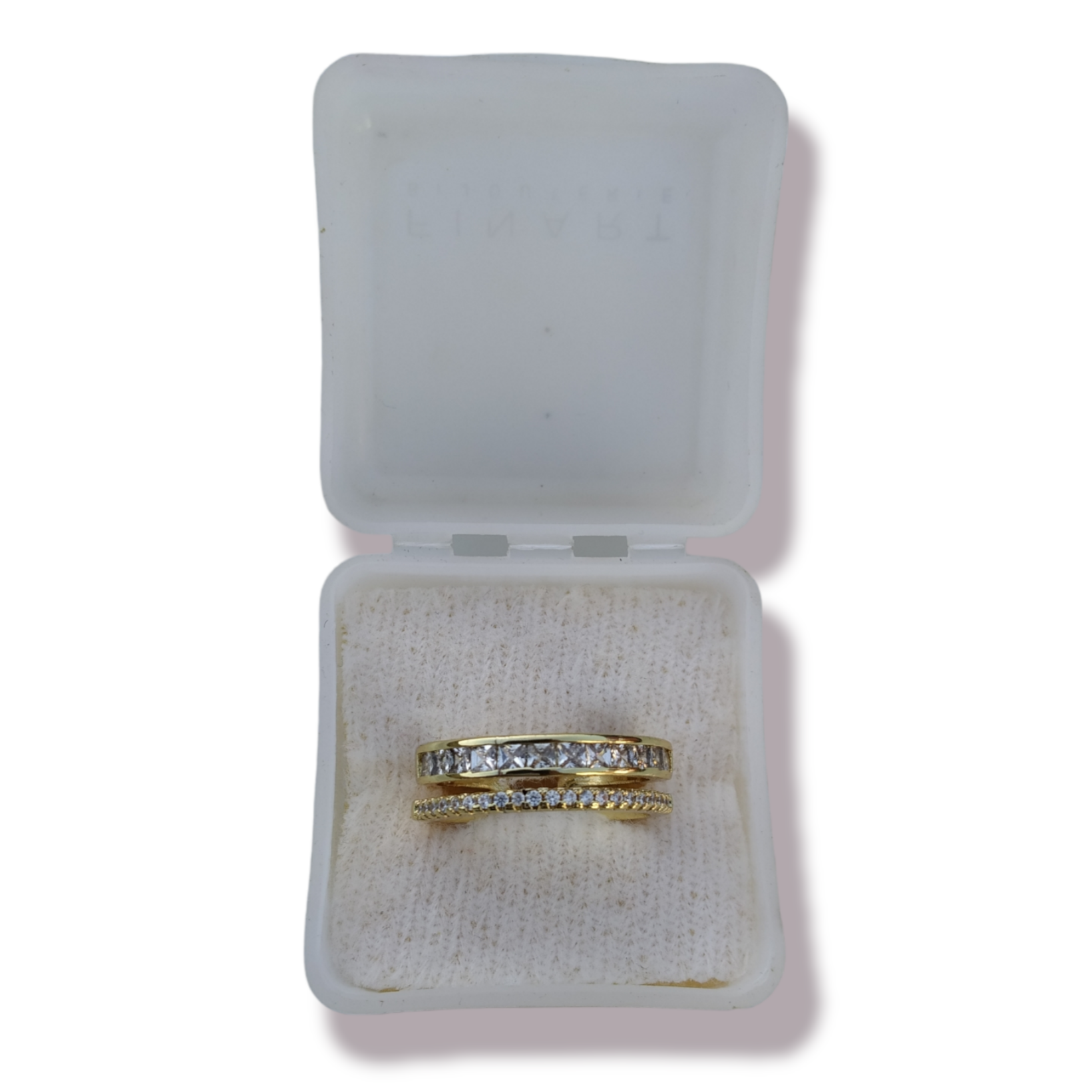 anillo con perlitas en cajita