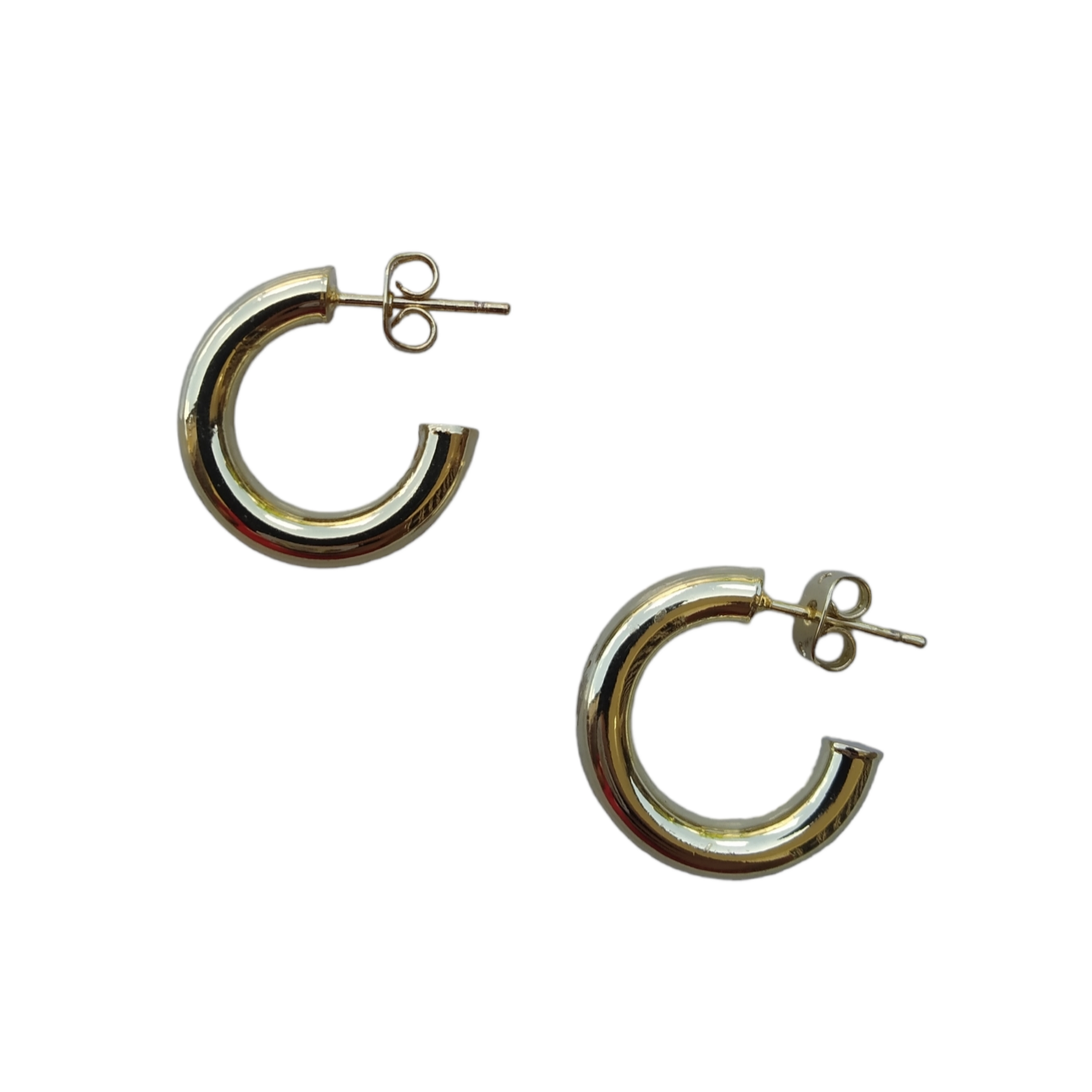 dos aretes en C dorados
