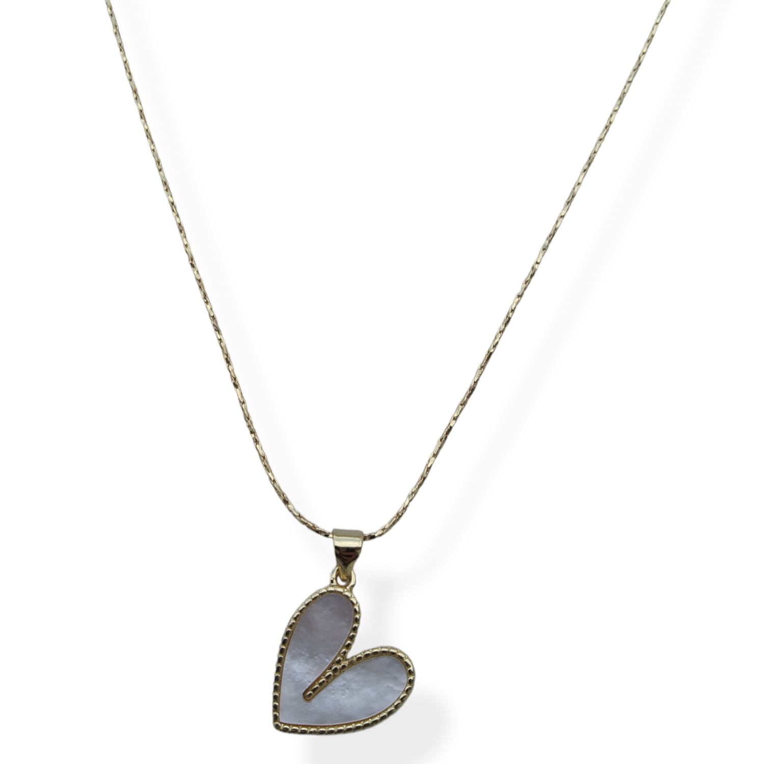 collar con corazon blanco